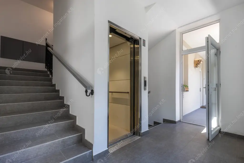 Kiadó albérlet 621000 Ft/hó áron: Budapest, VII. kerület  Akácfa utca. Mérete: 79 nm, 3 szobás | Alberlet.hu - 6554323