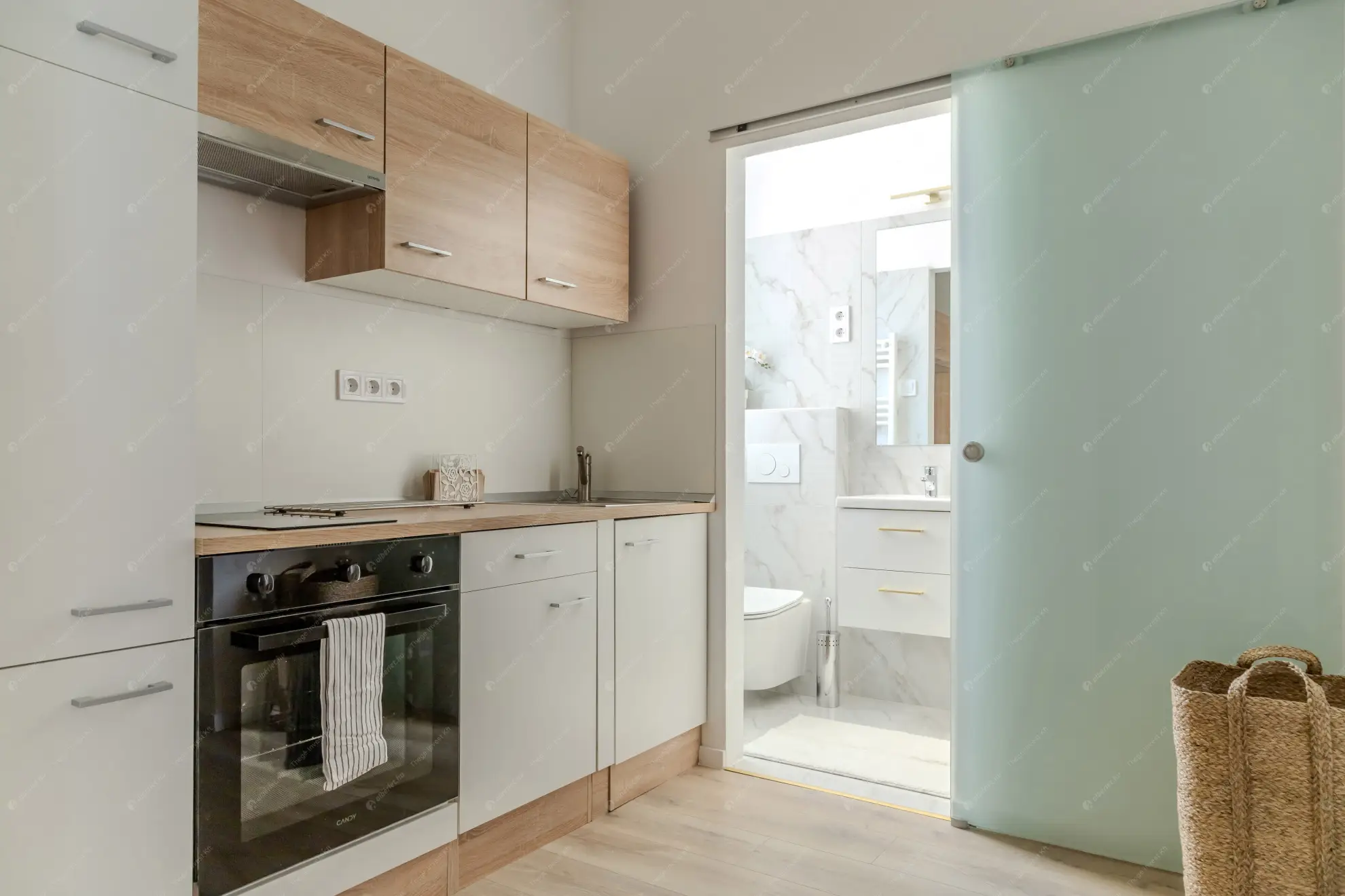 Kiadó albérlet 235000 Ft/hó áron: Budapest, VII. kerület  Almássy tér. Mérete: 25 nm, 1 szobás | Alberlet.hu - 6606575