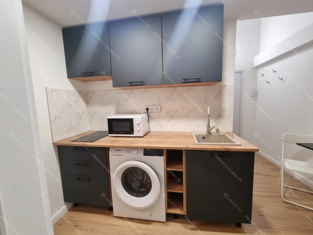 Kiadó albérlet 200000 Ft/hó áron: Budapest, VII. kerület  Almássy tér. Mérete: 30 nm, 1 szobás | Alberlet.hu - 6695775