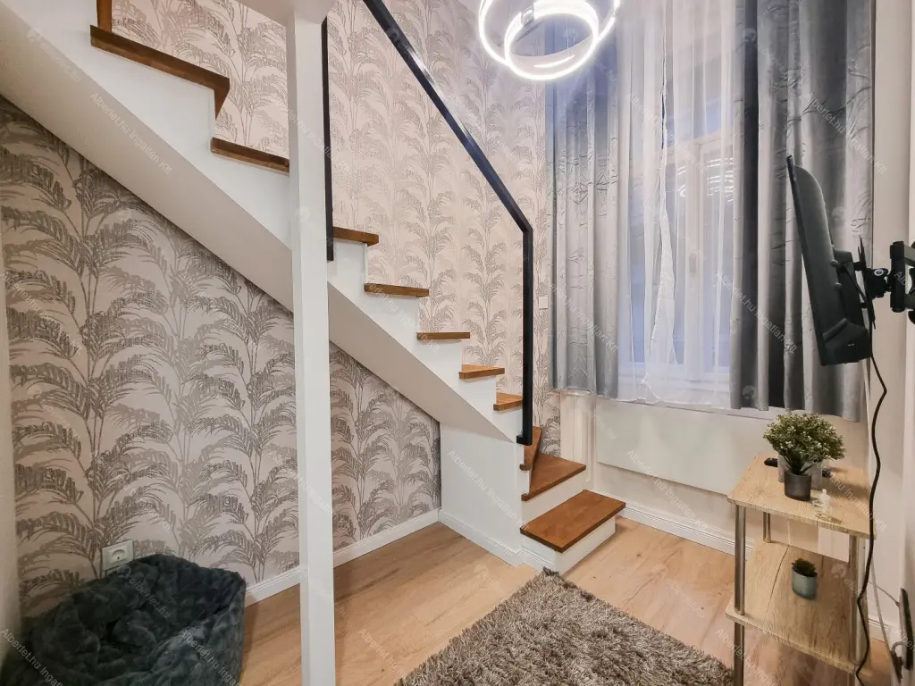 Kiadó albérlet 200000 Ft/hó áron: Budapest, VII. kerület  Almássy tér. Mérete: 30 nm, 1 szobás | Alberlet.hu - 6695777