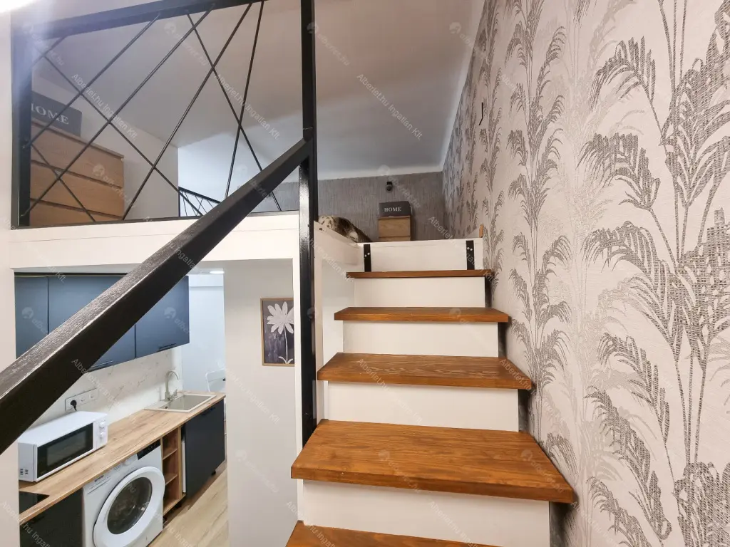 Kiadó albérlet 200000 Ft/hó áron: Budapest, VII. kerület  Almássy tér. Mérete: 30 nm, 1 szobás | Alberlet.hu - 6695778