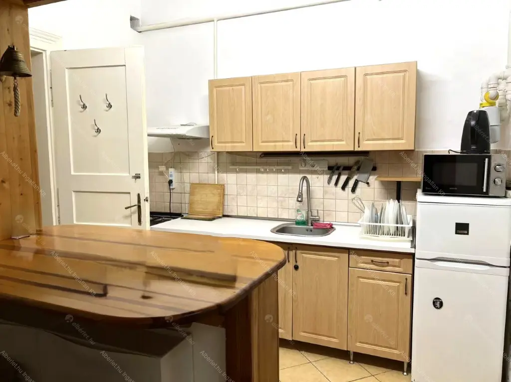 Kiadó albérlet 240000 Ft/hó áron: Budapest, VII. kerület  Almássy utca. Mérete: 42 nm, 2 szobás | Alberlet.hu - 6668683