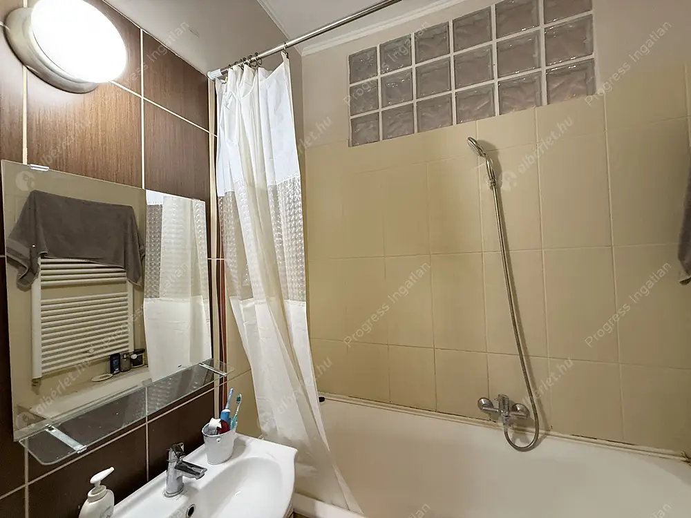 Kiadó albérlet 190000 Ft/hó áron: Budapest, VII. kerület  Asbóth utca. Mérete: 25 nm, 1 szobás | Alberlet.hu - 6638826