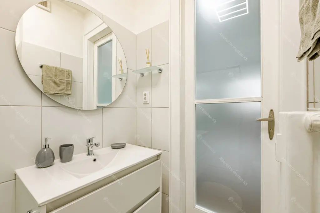 Kiadó albérlet 270000 Ft/hó áron: Budapest, VII. kerület  Asbóth utca. Mérete: 33 nm, 1 szobás | Alberlet.hu - 6645399