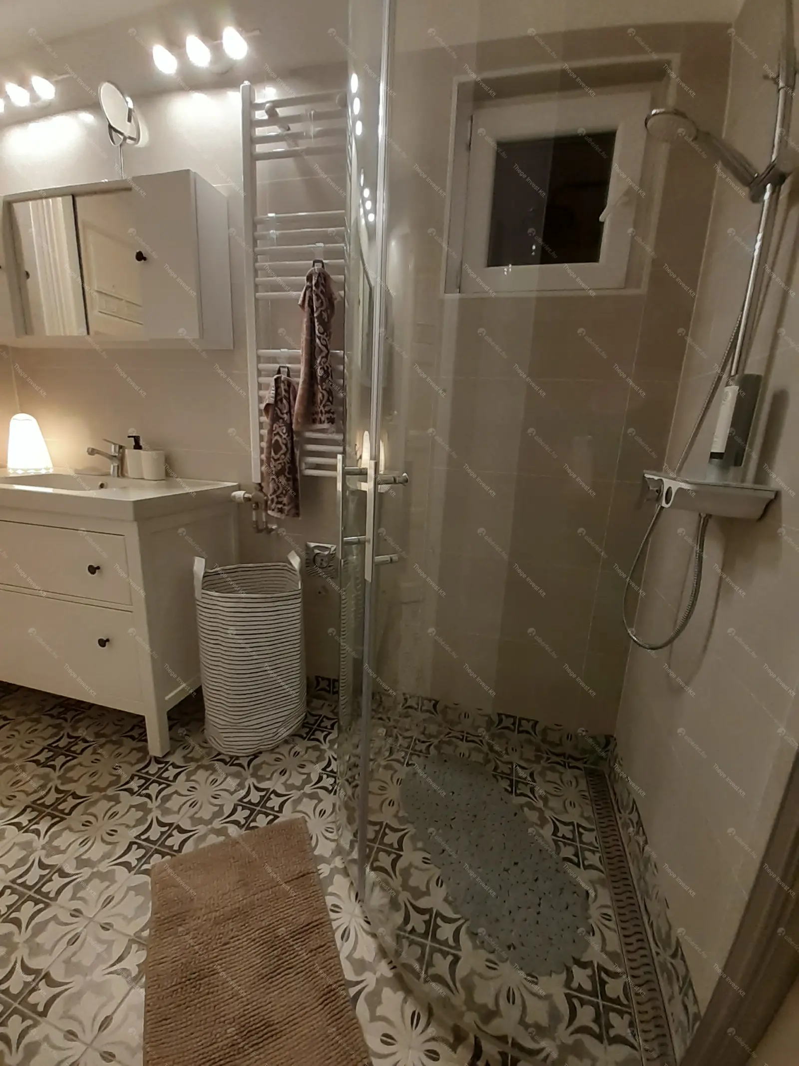 Kiadó albérlet 315000 Ft/hó áron: Budapest, VII. kerület  Bethlen Gábor tér. Mérete: 73 nm, 2 szobás | Alberlet.hu - 6666462