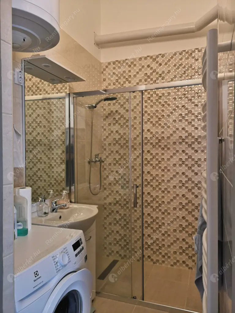 Kiadó albérlet 260000 Ft/hó áron: Budapest, VII. kerület  Bethlen Gábor utca. Mérete: 73 nm, 2 szobás | Alberlet.hu - 6567204