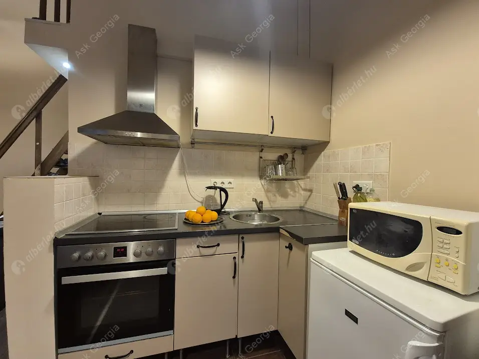 Kiadó albérlet 160000 Ft/hó áron: Budapest, VII. kerület  Csengery utca. Mérete: 28 nm, 1 szobás | Alberlet.hu - 6575842