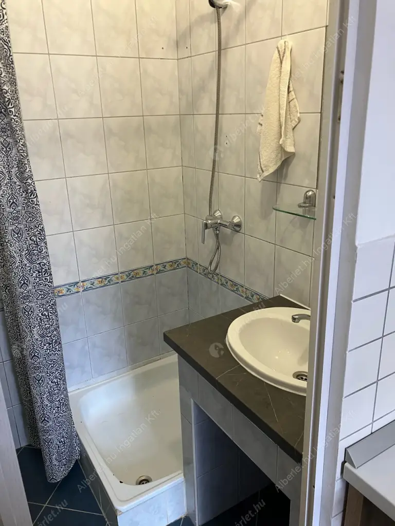 Kiadó albérlet 190000 Ft/hó áron: Budapest, VII. kerület  Csengery utca. Mérete: 30 nm, 1 szobás | Alberlet.hu - 6598311