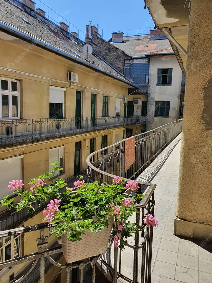 Kiadó albérlet 180000 Ft/hó áron: Budapest, VII. kerület  Csengery utca. Mérete: 35 nm, 1 szobás | Alberlet.hu - 5655622