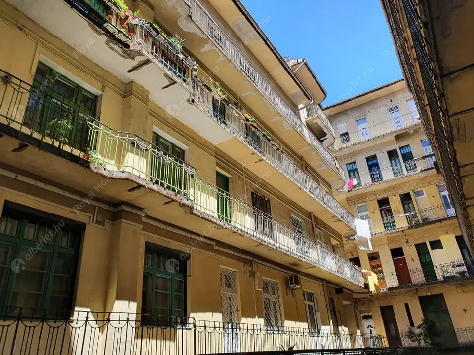 Kiadó albérlet 180000 Ft/hó áron: Budapest, VII. kerület  Csengery utca. Mérete: 35 nm, 1 szobás | Alberlet.hu - 5655631