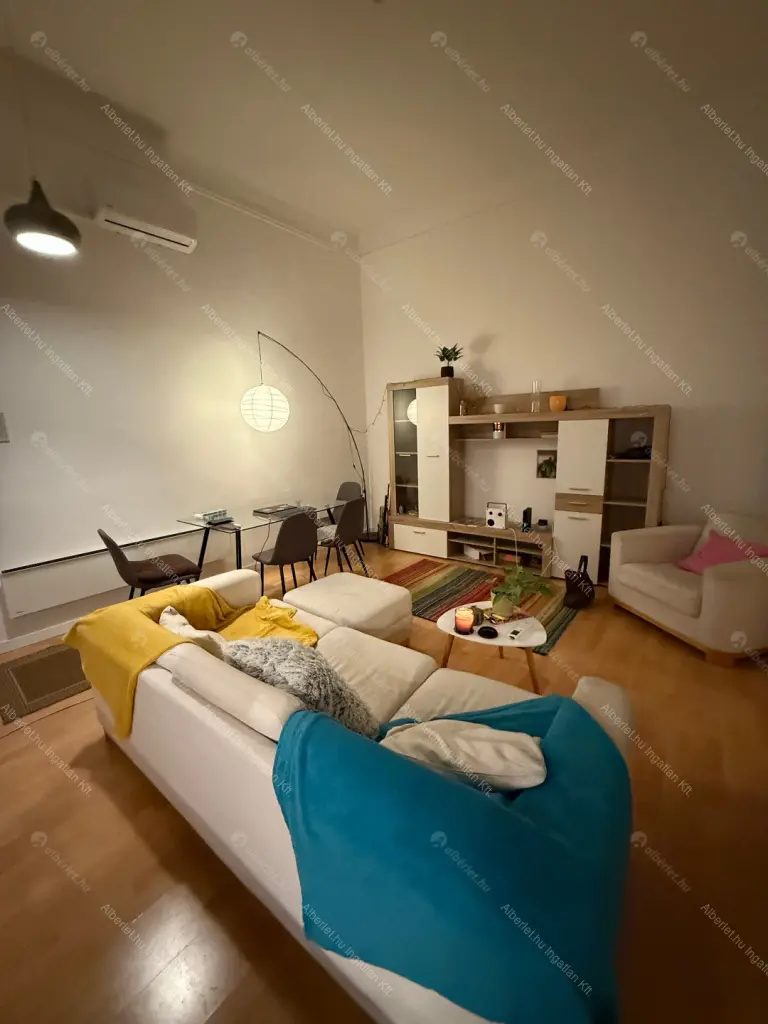 Kiadó albérlet 125000 Ft/hó áron: Budapest, VII. kerület  Csengery utca. Mérete: 58 nm, 3 szobás | Alberlet.hu - 6679653