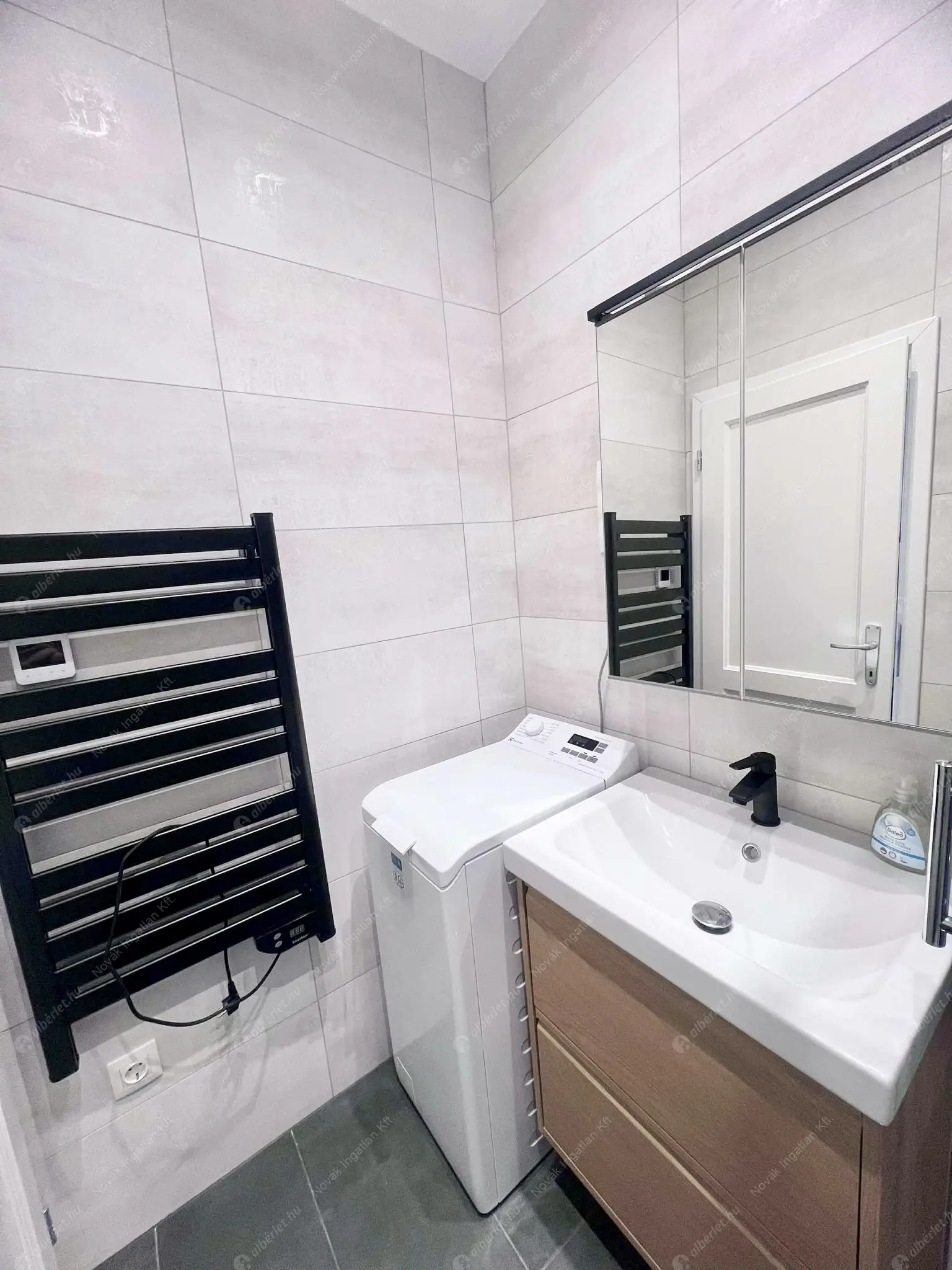 Kiadó albérlet 220000 Ft/hó áron: Budapest, VII. kerület  Dob utca. Mérete: 25 nm, 1 szobás | Alberlet.hu - 6588808