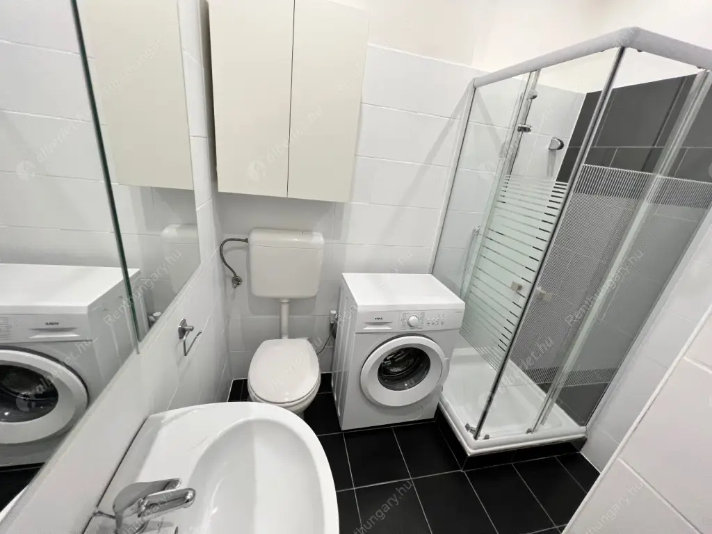 Kiadó albérlet 211000 Ft/hó áron: Budapest, VII. kerület  Dob utca. Mérete: 32 nm, 1 szobás | Alberlet.hu - 6601713