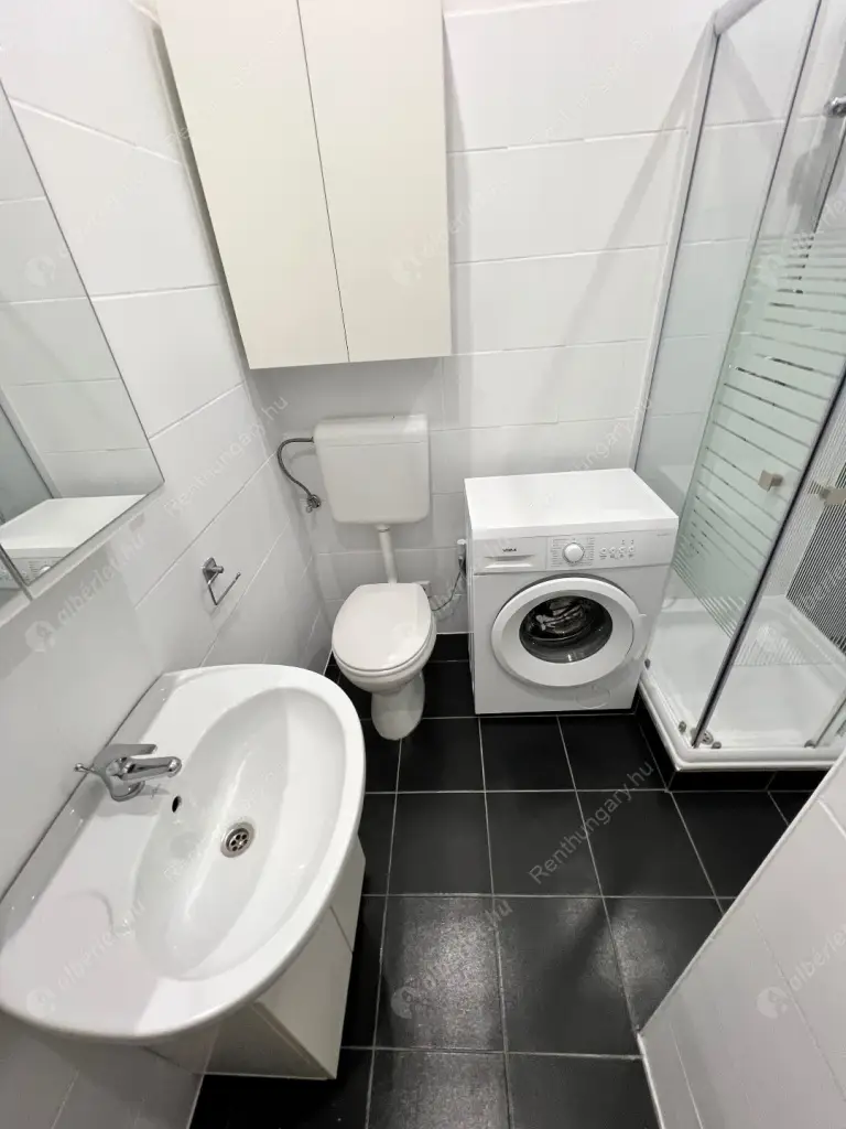 Kiadó albérlet 211000 Ft/hó áron: Budapest, VII. kerület  Dob utca. Mérete: 32 nm, 1 szobás | Alberlet.hu - 6601714