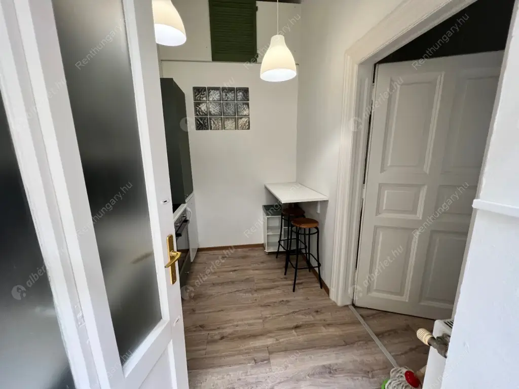 Kiadó albérlet 211000 Ft/hó áron: Budapest, VII. kerület  Dob utca. Mérete: 32 nm, 1 szobás | Alberlet.hu - 6601716
