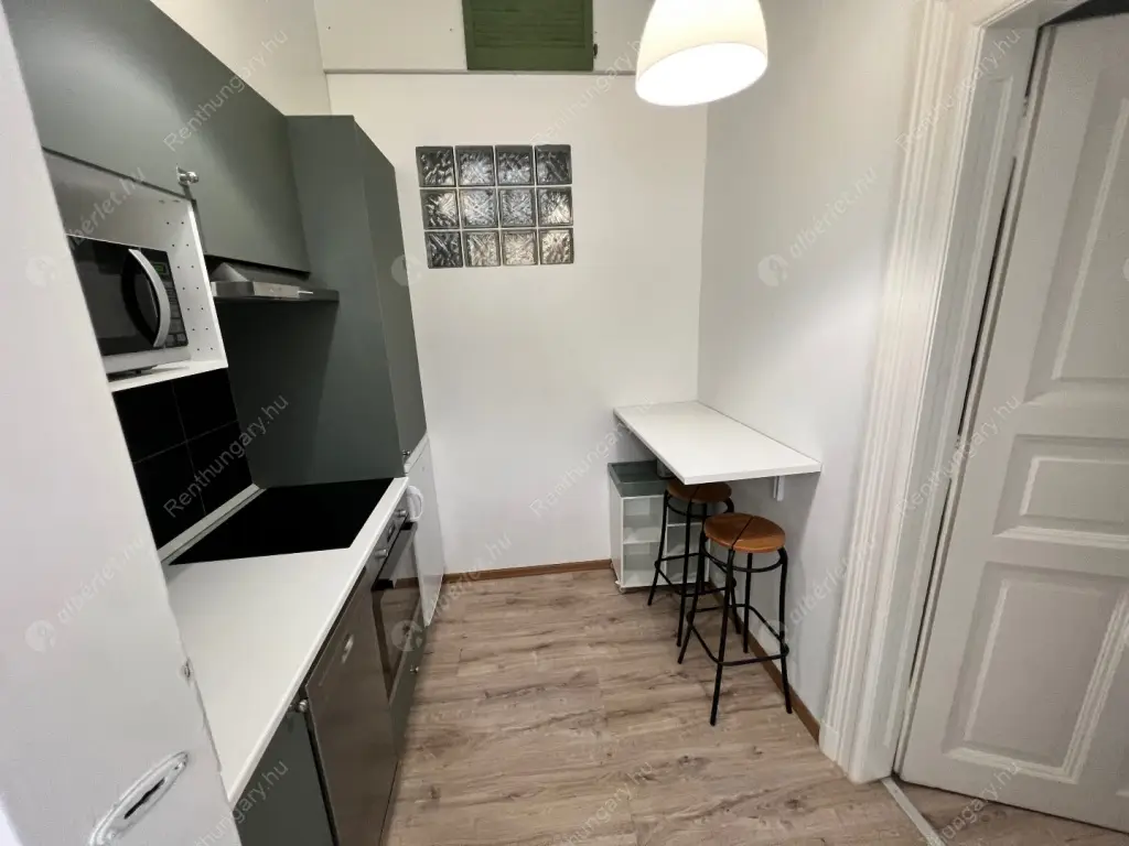 Kiadó albérlet 211000 Ft/hó áron: Budapest, VII. kerület  Dob utca. Mérete: 32 nm, 1 szobás | Alberlet.hu - 6601718