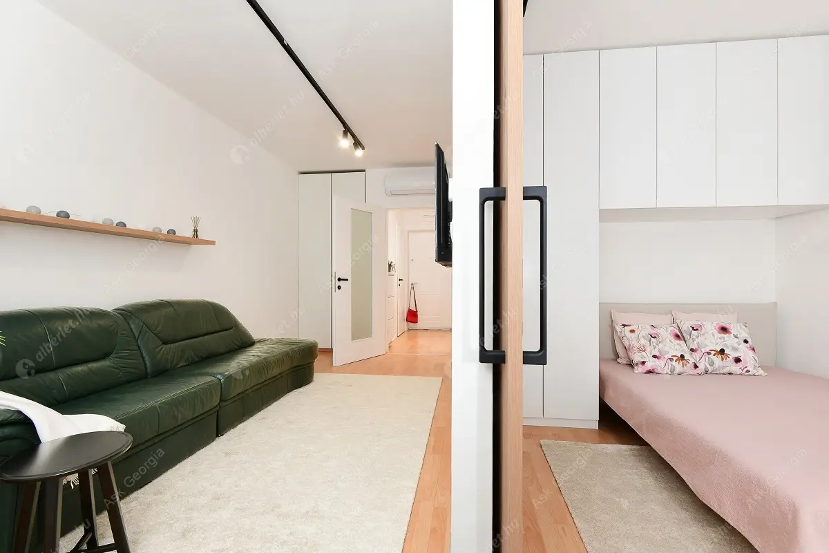 Kiadó albérlet 290000 Ft/hó áron: Budapest, VII. kerület  Dob utca. Mérete: 40 nm, 1 szobás | Alberlet.hu - 6394108