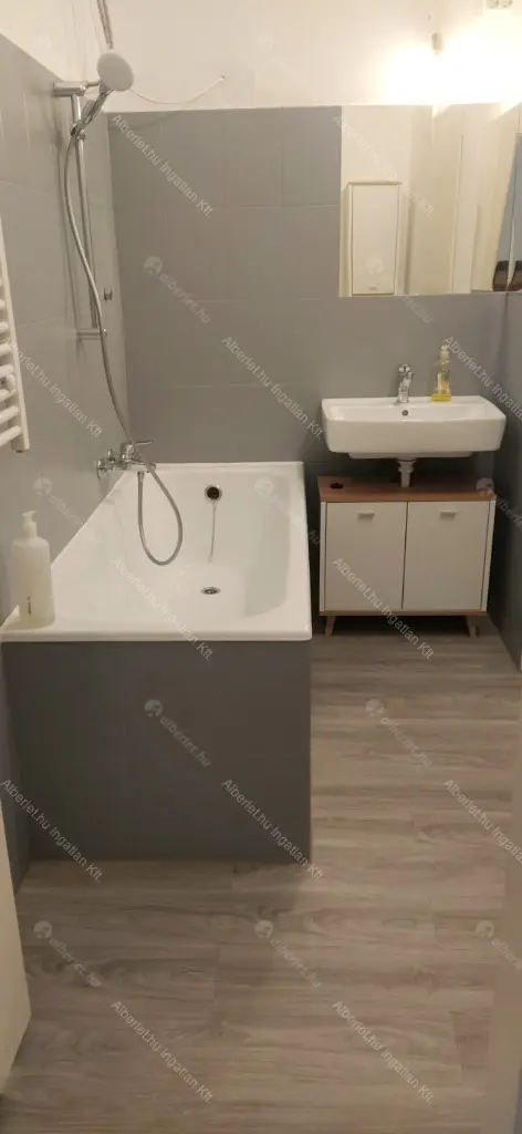 Kiadó albérlet 200000 Ft/hó áron: Budapest, VII. kerület  Dob utca. Mérete: 46 nm, 1 szobás | Alberlet.hu - 6644287