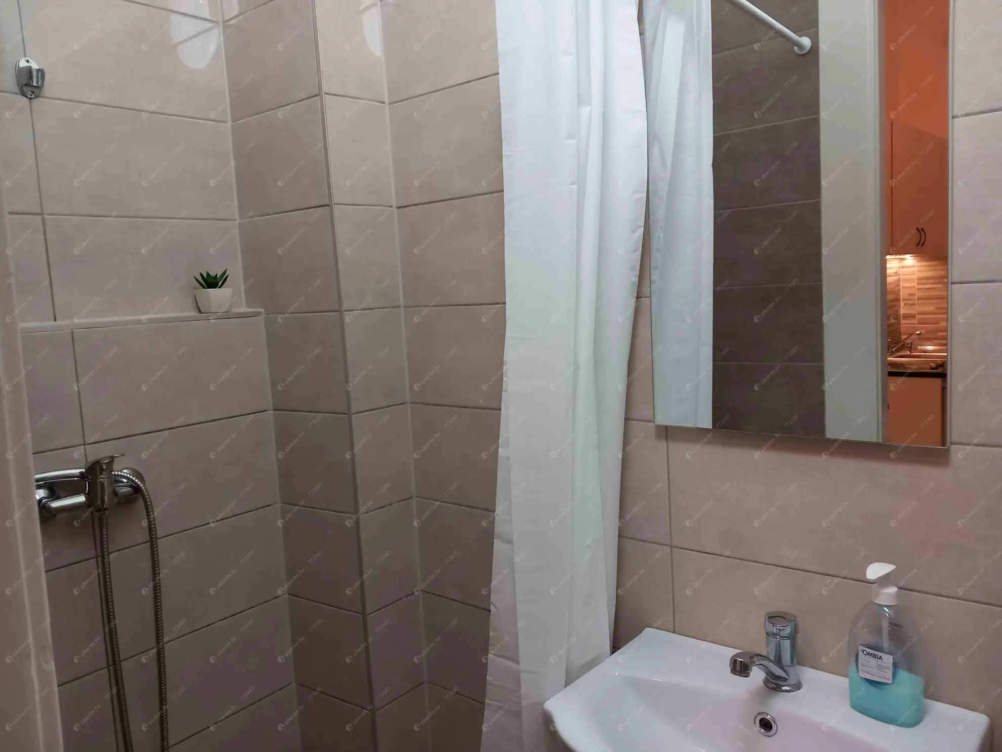 Kiadó albérlet 170000 Ft/hó áron: Budapest, VII. kerület  Dohány utca. Mérete: 30 nm, 1 szobás | Alberlet.hu - 6633518