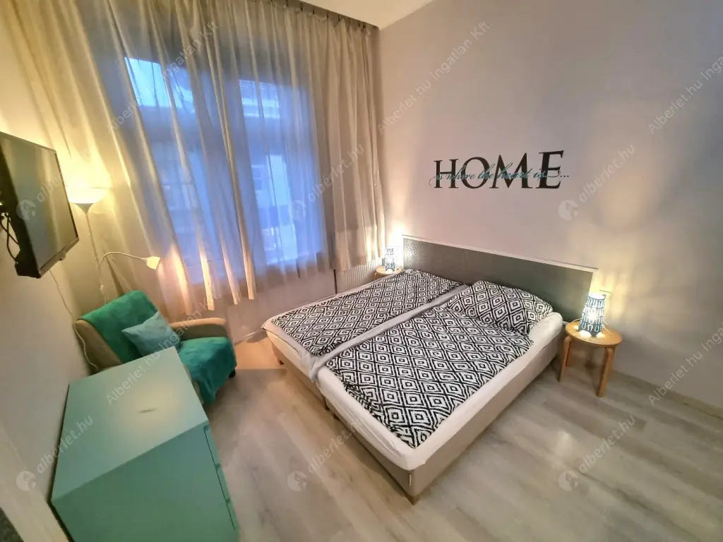 Kiadó albérlet 220000 Ft/hó áron: Budapest, VII. kerület  Dohány utca. Mérete: 36 nm, 1 szobás | Alberlet.hu - 6625694