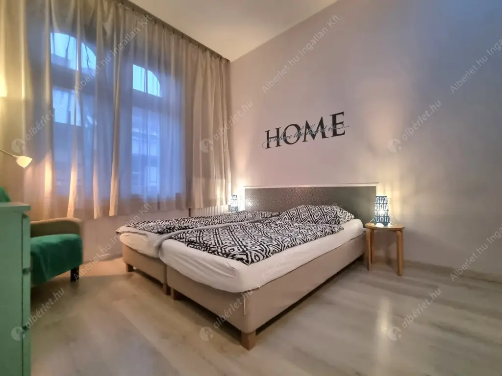 Kiadó albérlet 220000 Ft/hó áron: Budapest, VII. kerület  Dohány utca. Mérete: 36 nm, 1 szobás | Alberlet.hu - 6625695