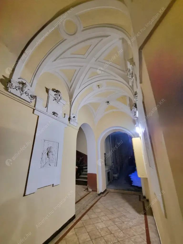 Kiadó albérlet 220000 Ft/hó áron: Budapest, VII. kerület  Dohány utca. Mérete: 36 nm, 1 szobás | Alberlet.hu - 6625710