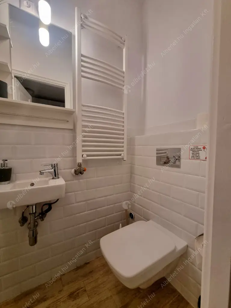 Kiadó albérlet 220000 Ft/hó áron: Budapest, VII. kerület  Dohány utca. Mérete: 36 nm, 1 szobás | Alberlet.hu - 6636191
