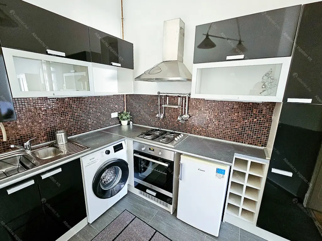 Kiadó albérlet 200000 Ft/hó áron: Budapest, VII. kerület  Dohány utca. Mérete: 37 nm, 1 szobás | Alberlet.hu - 6699043