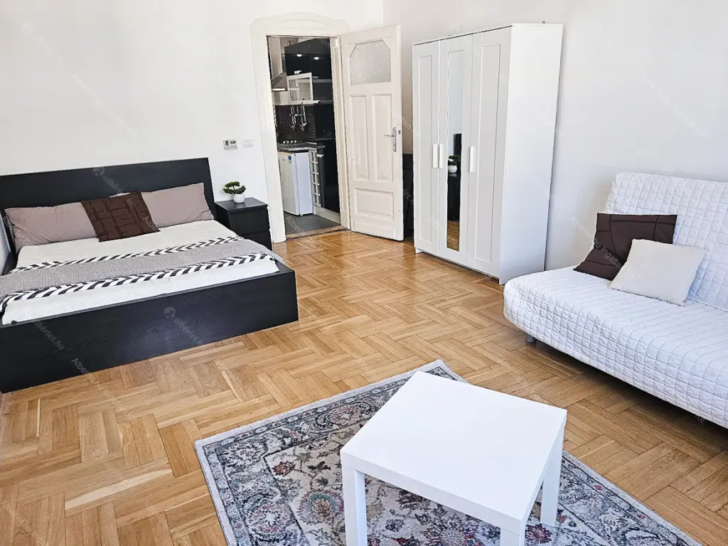 Kiadó albérlet 200000 Ft/hó áron: Budapest, VII. kerület  Dohány utca. Mérete: 37 nm, 1 szobás | Alberlet.hu - 6703651