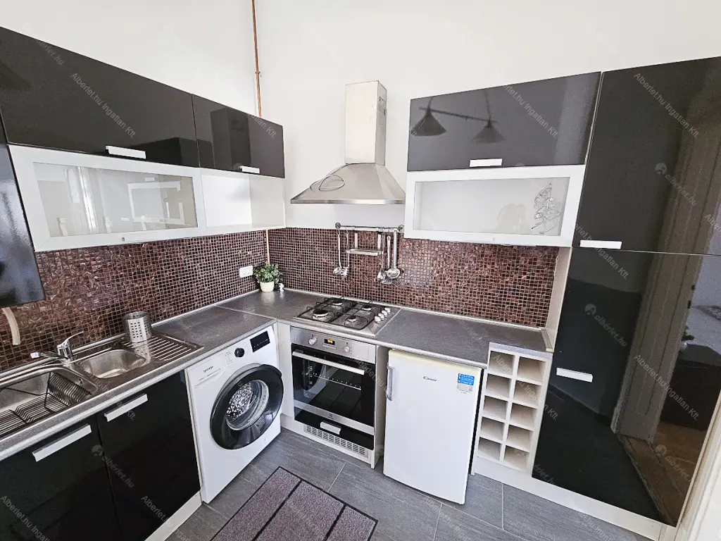 Kiadó albérlet 200000 Ft/hó áron: Budapest, VII. kerület  Dohány utca. Mérete: 37 nm, 1 szobás | Alberlet.hu - 6703657