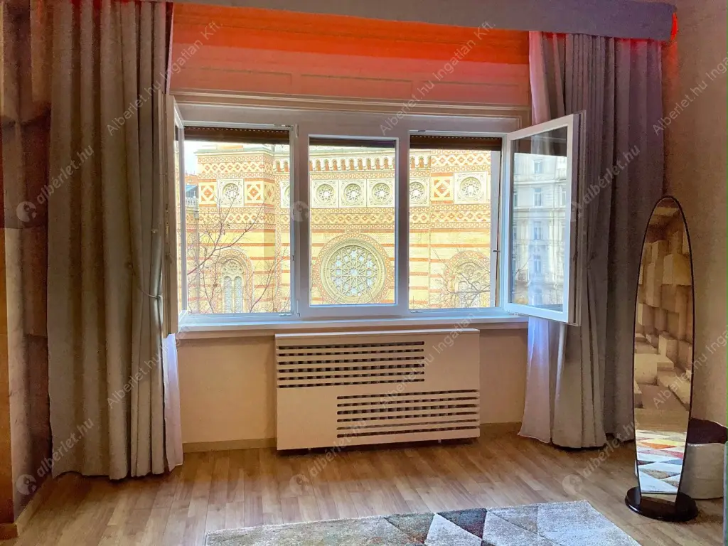 Kiadó albérlet 240000 Ft/hó áron: Budapest, VII. kerület  Dohány utca. Mérete: 38 nm, 1 szobás | Alberlet.hu - 6525122