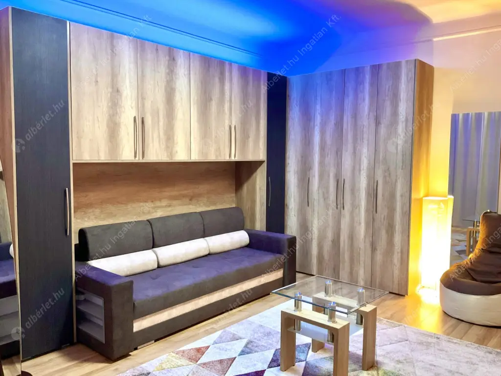 Kiadó albérlet 240000 Ft/hó áron: Budapest, VII. kerület  Dohány utca. Mérete: 38 nm, 1 szobás | Alberlet.hu - 6525126