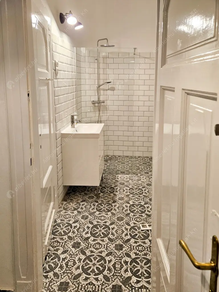 Kiadó albérlet 360000 Ft/hó áron: Budapest, VII. kerület  Dohány utca. Mérete: 63 nm, 3 szobás | Alberlet.hu - 6630196