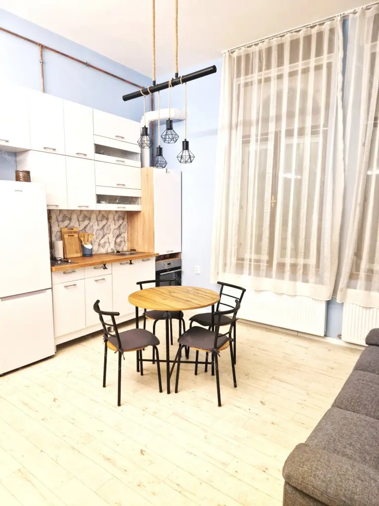 Kiadó albérlet 220000 Ft/hó áron: Budapest, VII. kerület  Dózsa György út. Mérete: 40 nm, 1 szobás | Alberlet.hu - 6677271