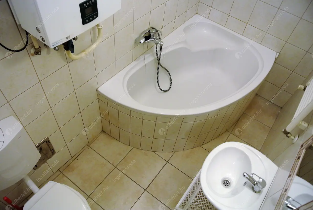 Kiadó albérlet 210000 Ft/hó áron: Budapest, VII. kerület  Dózsa György út. Mérete: 42 nm, 2 szobás | Alberlet.hu - 6547803