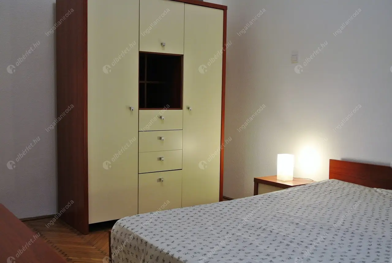 Kiadó albérlet 210000 Ft/hó áron: Budapest, VII. kerület  Dózsa György út. Mérete: 42 nm, 2 szobás | Alberlet.hu - 6547806