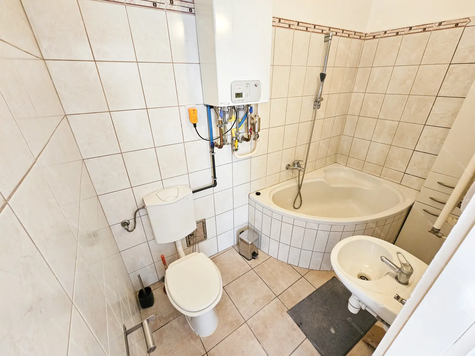 Kiadó albérlet 220000 Ft/hó áron: Budapest, VII. kerület  Dózsa György út. Mérete: 42 nm, 2 szobás | Alberlet.hu - 6669331