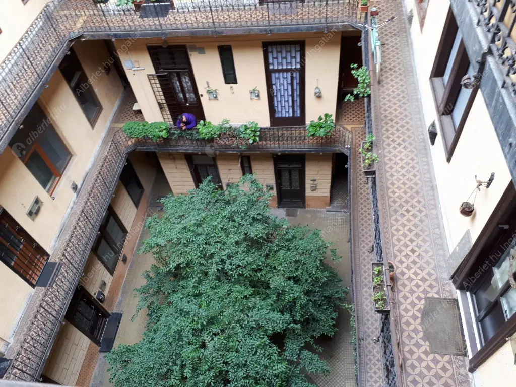 Kiadó albérlet 200000 Ft/hó áron: Budapest, VII. kerület  Dózsa György út. Mérete: 52 nm, 1 szobás | Alberlet.hu - 6518229