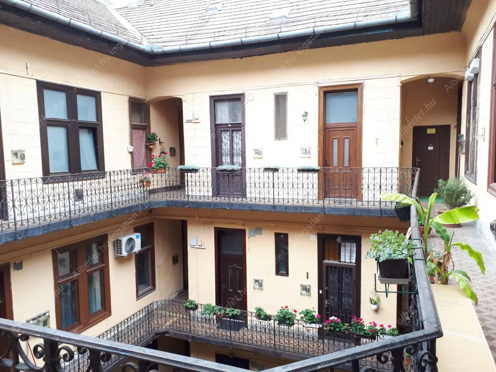 Kiadó albérlet 200000 Ft/hó áron: Budapest, VII. kerület  Dózsa György út. Mérete: 52 nm, 1 szobás | Alberlet.hu - 6518230