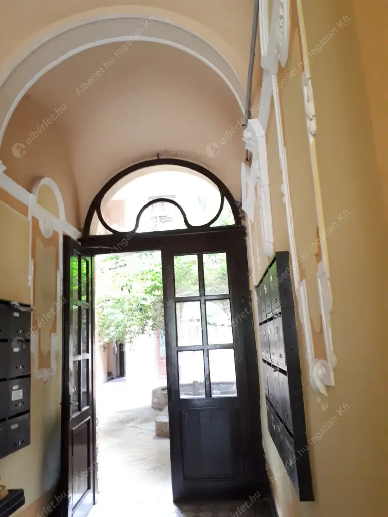 Kiadó albérlet 200000 Ft/hó áron: Budapest, VII. kerület  Dózsa György út. Mérete: 52 nm, 1 szobás | Alberlet.hu - 6518231