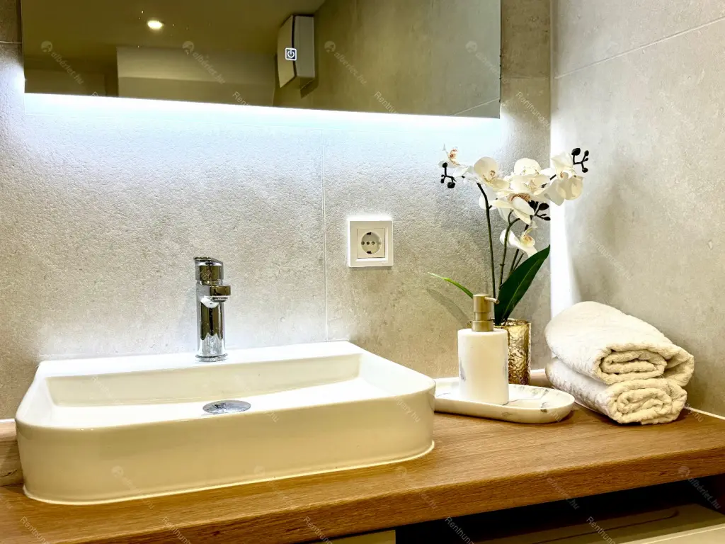 Kiadó albérlet 250000 Ft/hó áron: Budapest, VII. kerület  Erzsébet körút. Mérete: 29 nm, 1 szobás | Alberlet.hu - 6654329