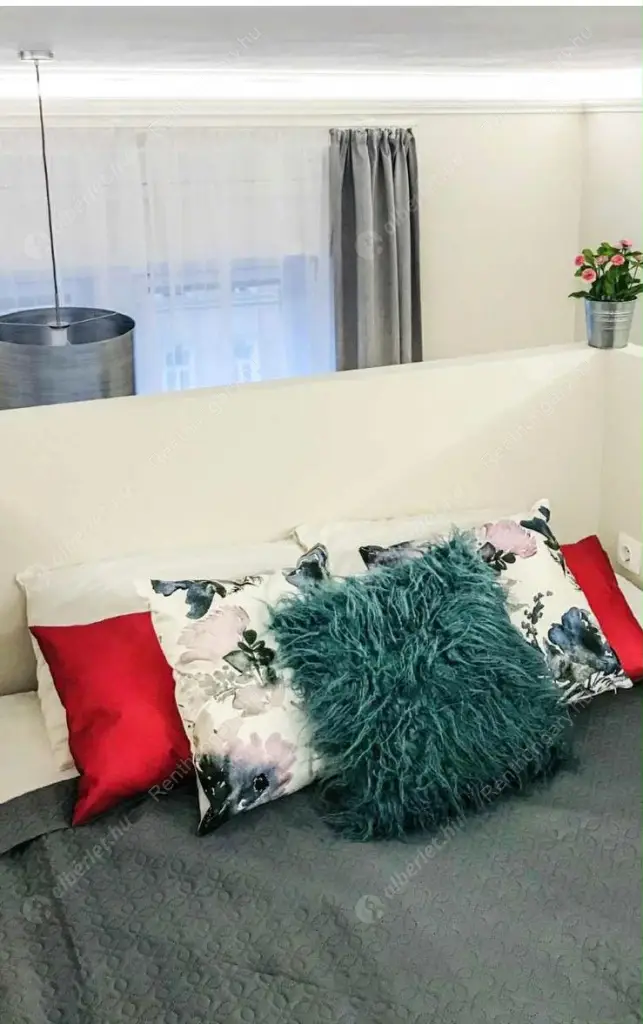 Kiadó albérlet 220000 Ft/hó áron: Budapest, VII. kerület  Erzsébet körút. Mérete: 35 nm, 1 szobás | Alberlet.hu - 6591985