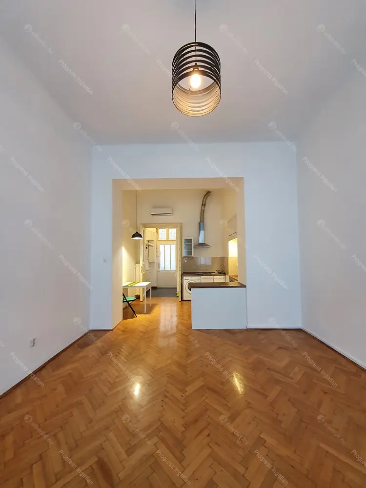 Kiadó albérlet 200000 Ft/hó áron: Budapest, VII. kerület  Erzsébet körút. Mérete: 38 nm, 1 szobás | Alberlet.hu - 6703133