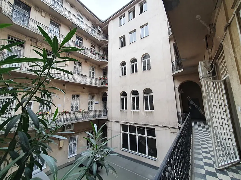 Kiadó albérlet 200000 Ft/hó áron: Budapest, VII. kerület  Erzsébet körút. Mérete: 38 nm, 1 szobás | Alberlet.hu - 6703140