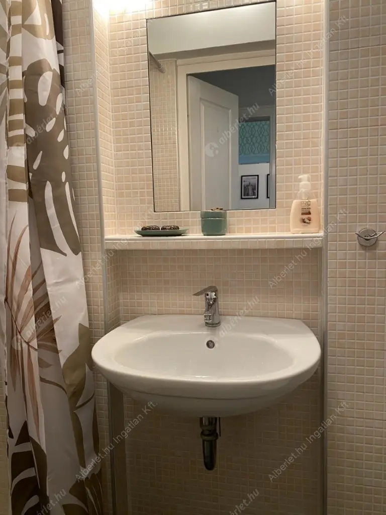 Kiadó albérlet 320000 Ft/hó áron: Budapest, VII. kerület  Erzsébet körút. Mérete: 55 nm, 2 szobás | Alberlet.hu - 6558854