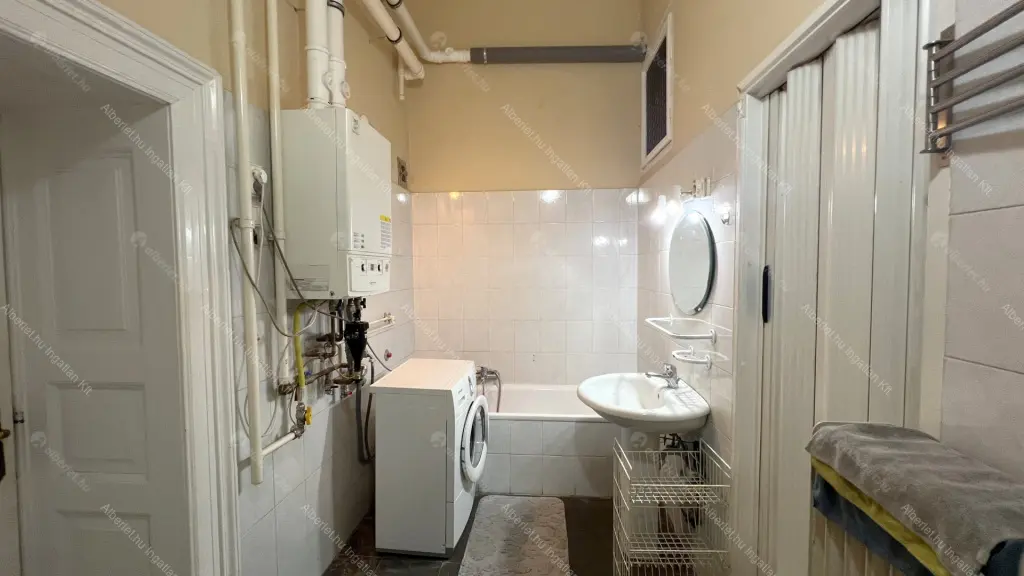 Kiadó albérlet 280000 Ft/hó áron: Budapest, VII. kerület  Erzsébet körút. Mérete: 76 nm, 2 szobás | Alberlet.hu - 6677429