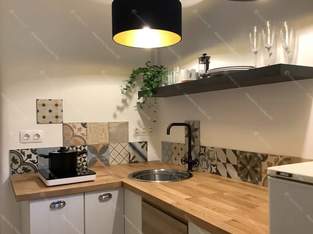 Kiadó albérlet 200000 Ft/hó áron: Budapest, VII. kerület  Garay utca. Mérete: 33 nm, 1 szobás | Alberlet.hu - 6704085