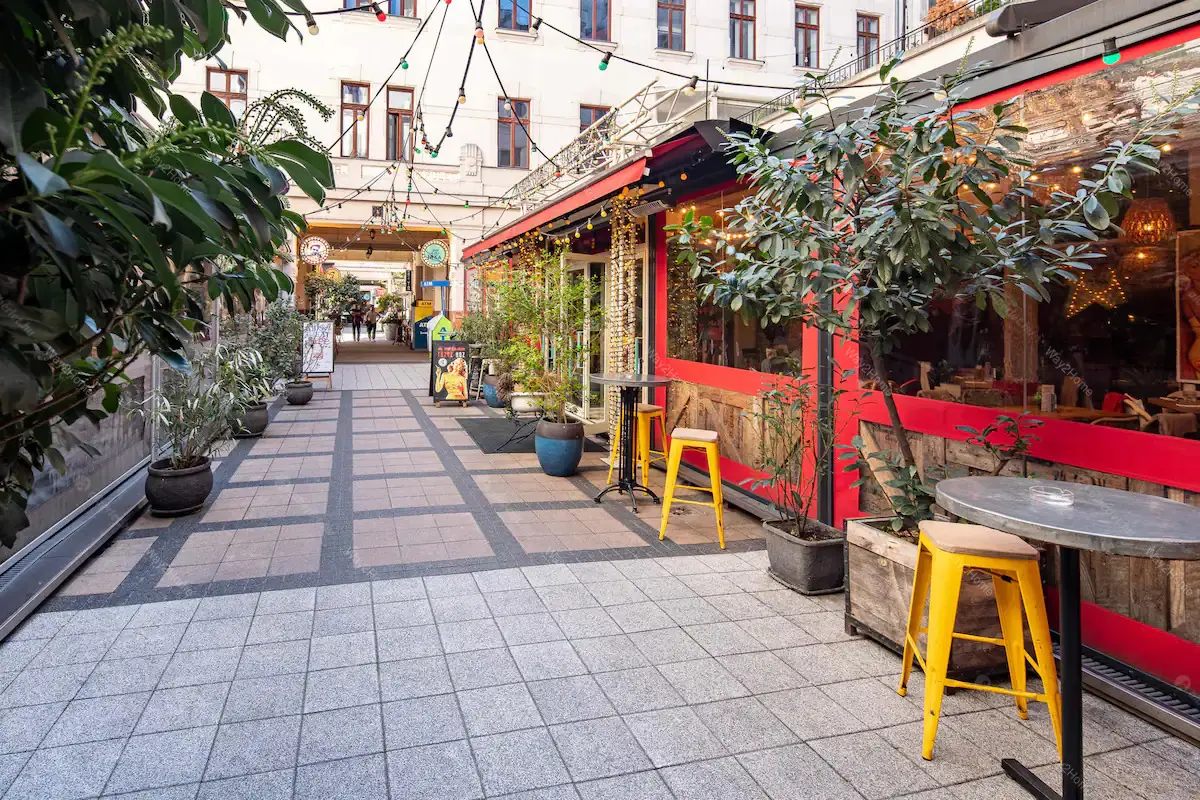 Kiadó albérlet 315000 Ft/hó áron: Budapest, VII. kerület  Gozsdu udvar. Mérete: 57 nm, 2 szobás | Alberlet.hu - 6657903