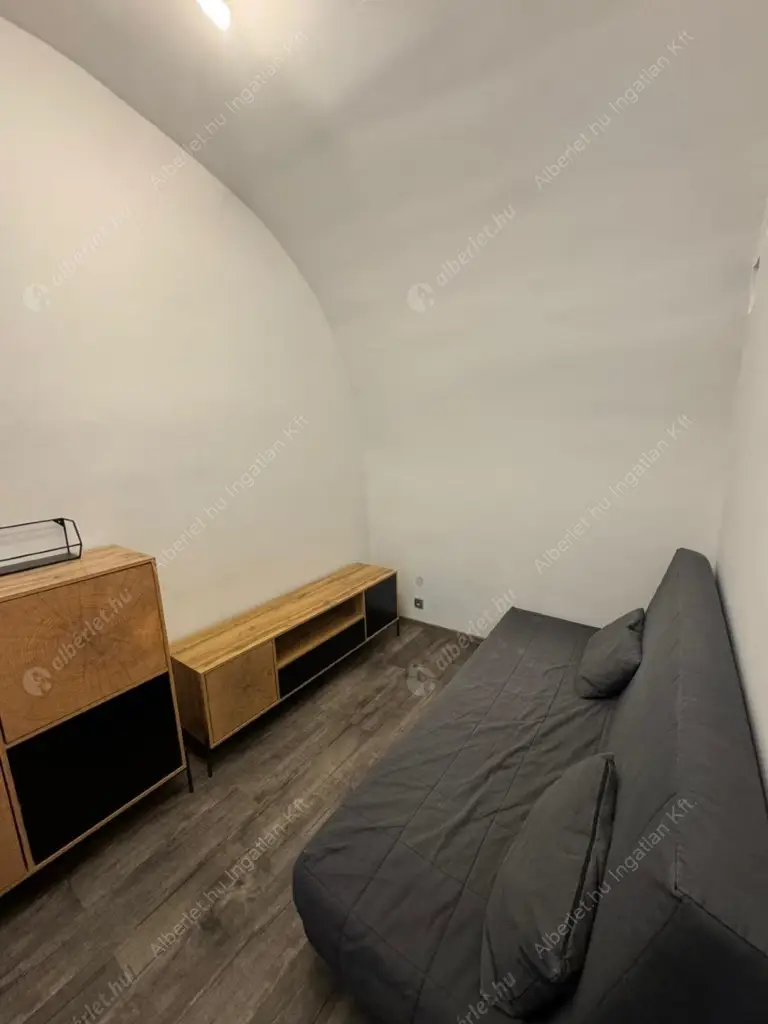 Kiadó albérlet 200000 Ft/hó áron: Budapest, VII. kerület  Hársfa utca. Mérete: 25 nm, 1 szobás | Alberlet.hu - 6551279