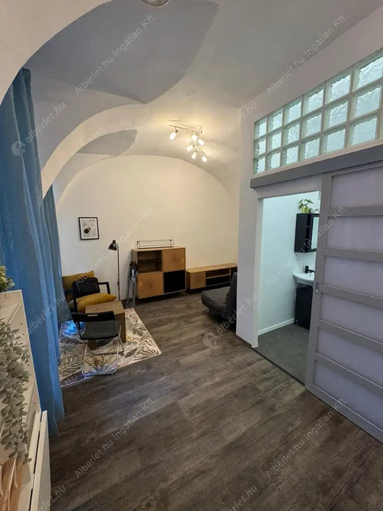 Kiadó albérlet 200000 Ft/hó áron: Budapest, VII. kerület  Hársfa utca. Mérete: 25 nm, 1 szobás | Alberlet.hu - 6551281